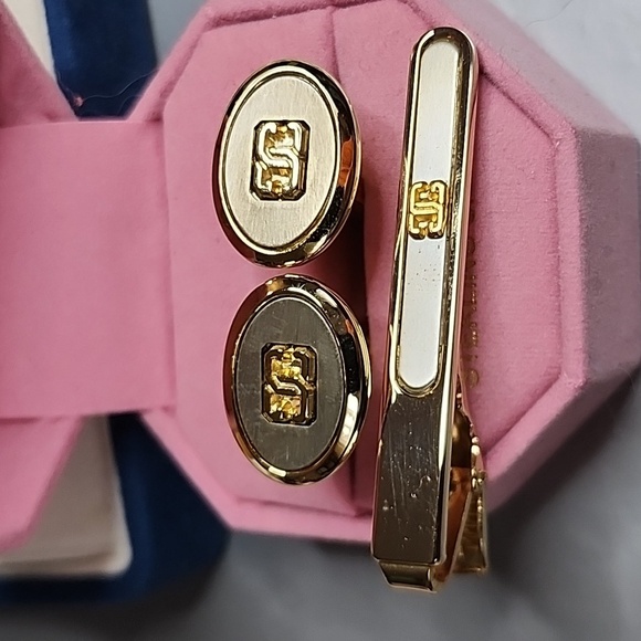 Givenchy set of cufflinks and Clip-on tie - Picture 10 of 12